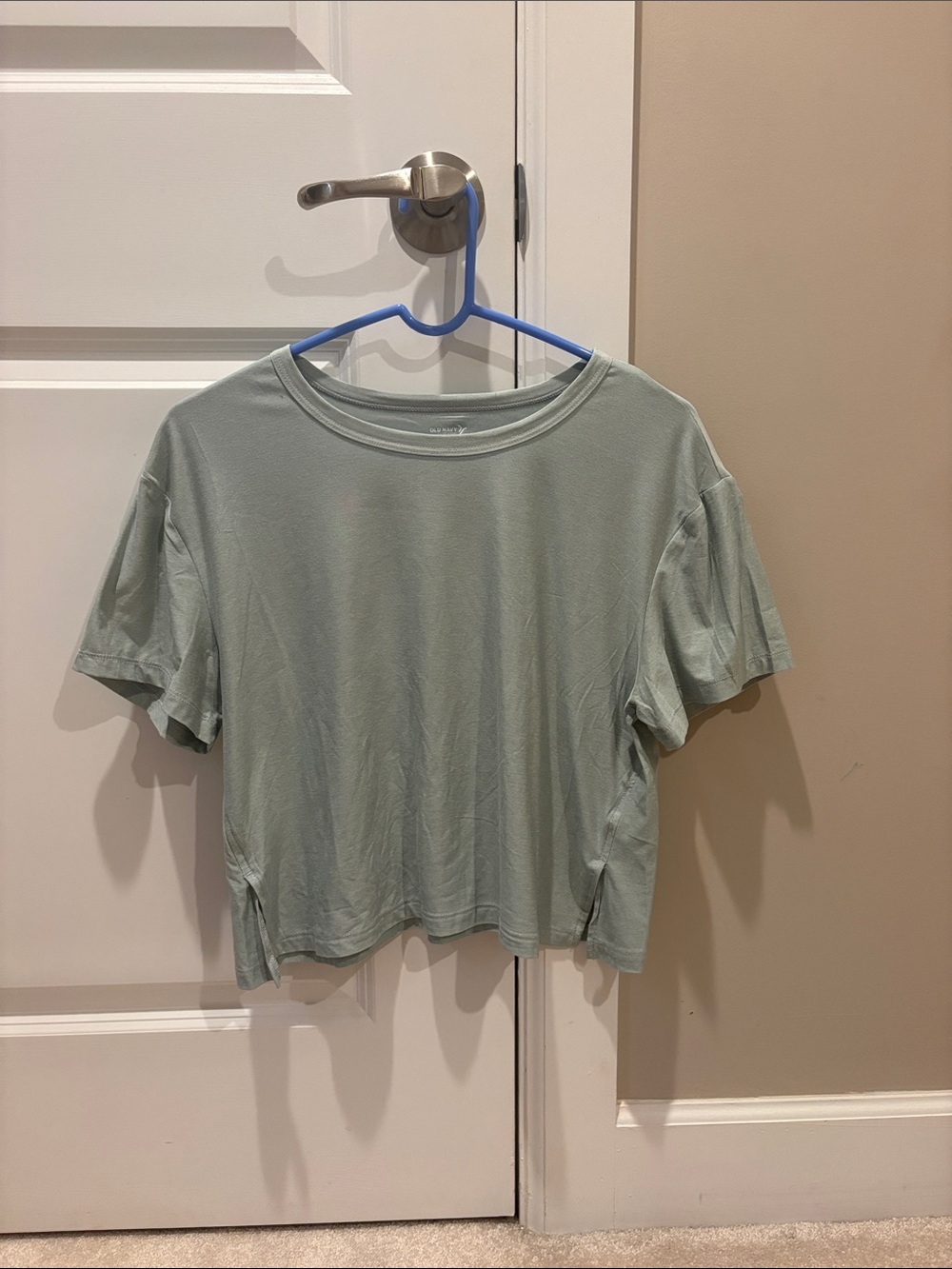 Old Navy Athletic Cropped Shirt